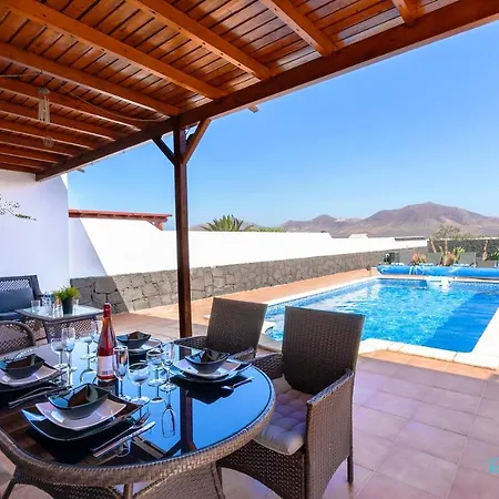 3-bed Close To Town Casa Minstrel Villa Playa Blanca (Lanzarote)