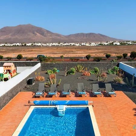 3-bed Close To Town Casa Minstrel Villa Playa Blanca (Lanzarote)