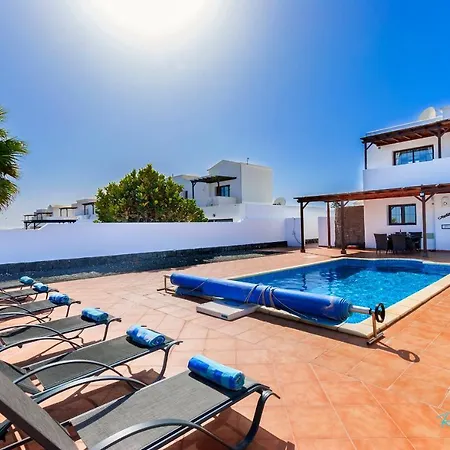 3-bed Close To Town Casa Minstrel Playa Blanca (Lanzarote)