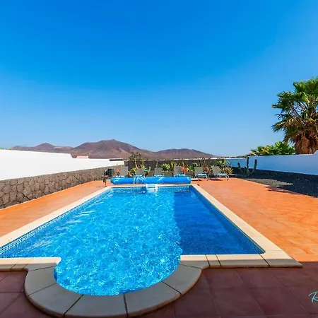 3-bed Close To Town Casa Minstrel * Playa Blanca (Lanzarote)