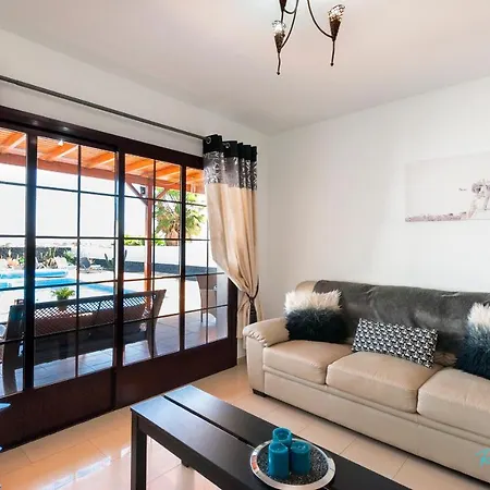 3-bed Close To Town Casa Minstrel Playa Blanca (Lanzarote)